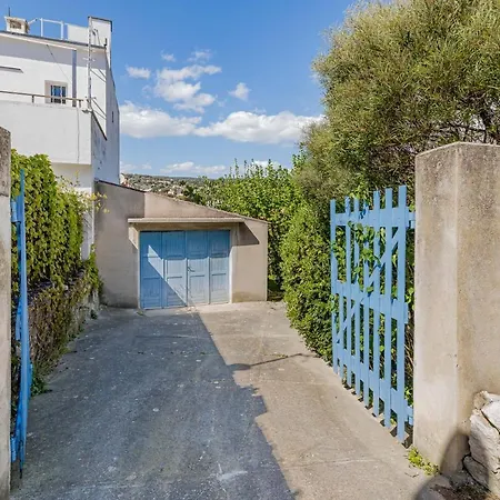 Holiday home L'oustau Par Dodo A *